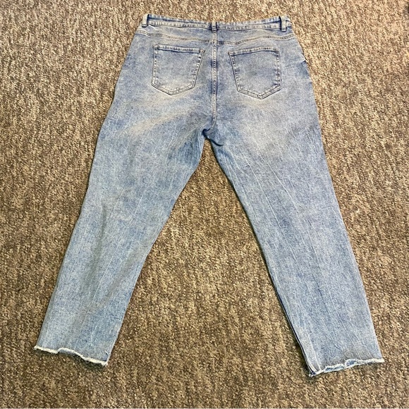 Ripped Jeans - Picture 6 of 7